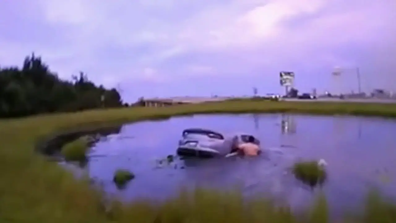 Police-good-samaritans-save-mom-in-submerged-car