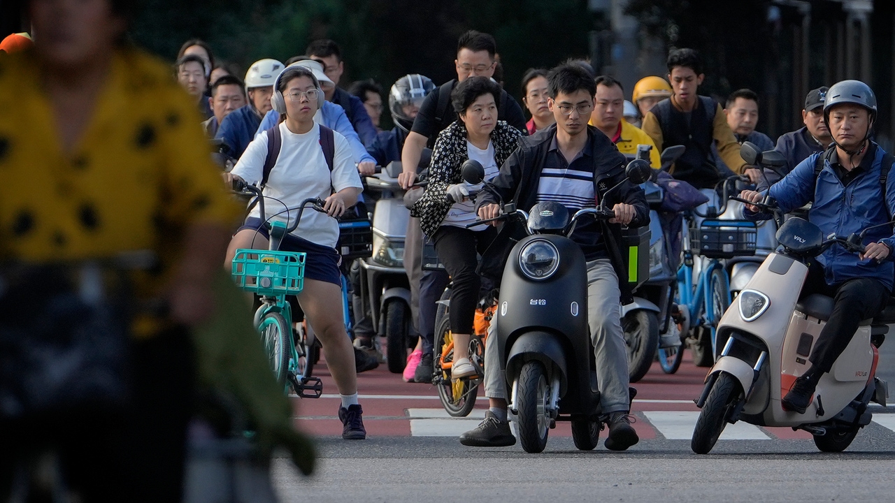 China raises retirement age for first time since 1950s