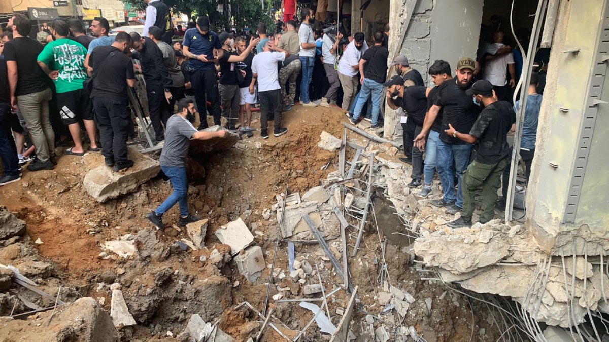 Israeli bombing in Lebanon leaves more than 30 dead and almost 70 injured
