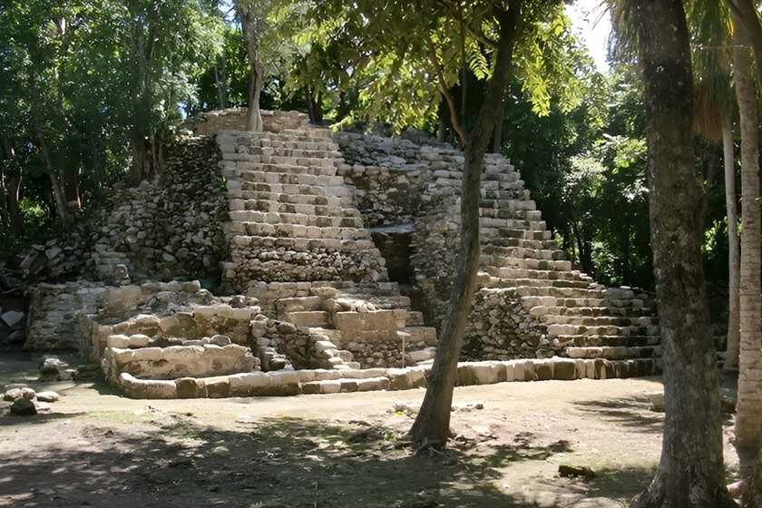 Oxtankah is an almost forgotten city. Before the Spanish arrived, it was one of the jewels in the crown of Yucatan.