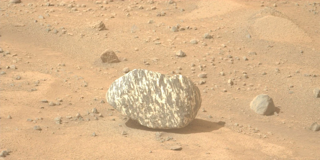 Photograph of what has never been seen on Mars: a strange striped rock excites scientists