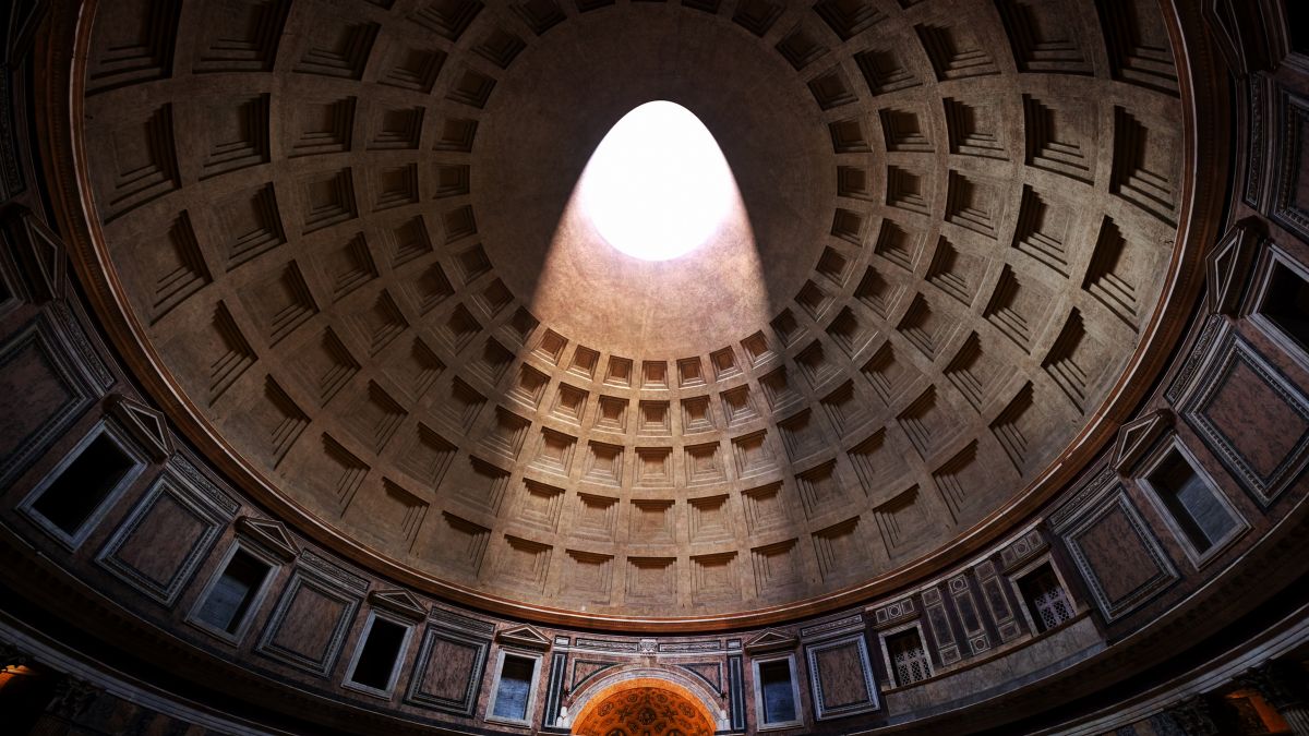 The Pantheon in Rome has a hole in its dome: Why doesn't the ground get wet when it rains?
