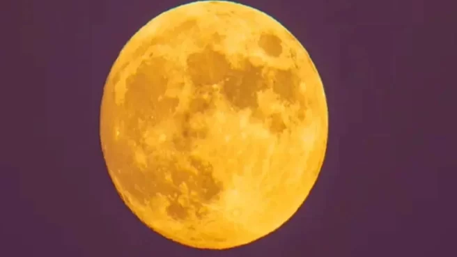 Watch The Last 'supermoon' Of The Year Rise Next To The 'seven Sisters'